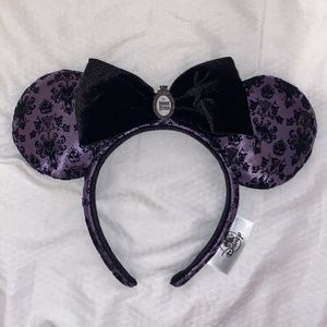 Disney parks haunted mansion Minnie ears